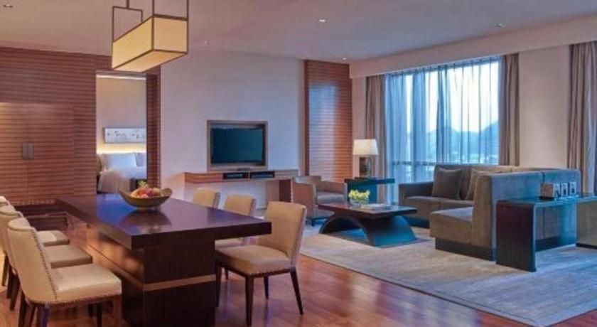 New World Guiyang Hotel מראה חיצוני תמונה